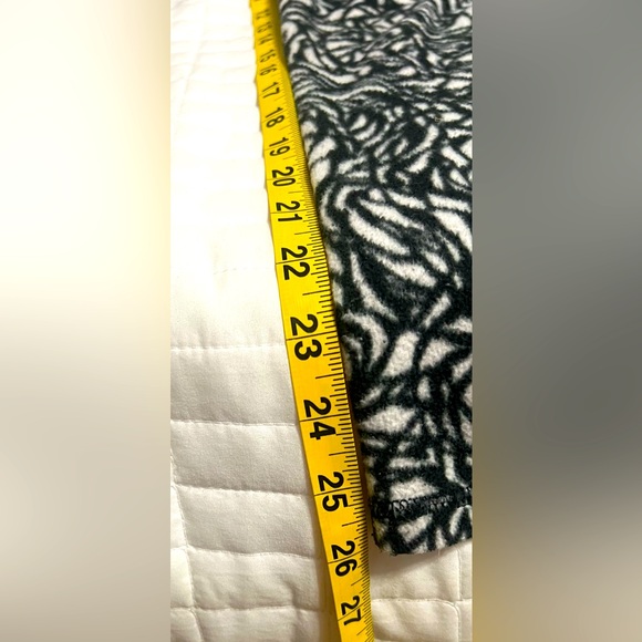 Nicole Miller rose flower black and white fleece pajama set size Large - Picture 8 of 11